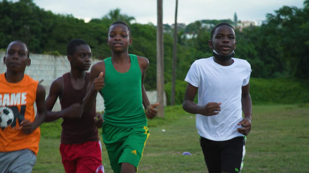 Boys top running top